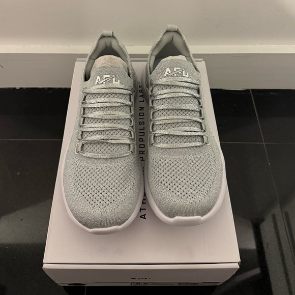 APL Techloom Breeze - Metallic Grey Size 8.5/41.5 - Picture 1 of 4
